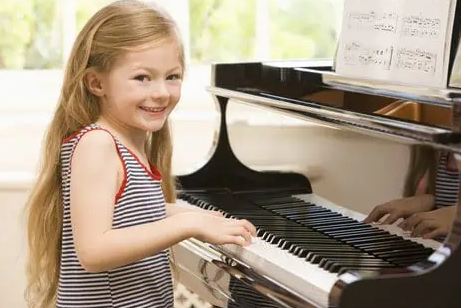 Piano lessons for kids in Toronto